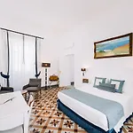 Luxury House 4*