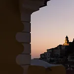 Luxury House Bed & Breakfast 4*