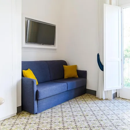 Luxury House Bed & Breakfast 2*