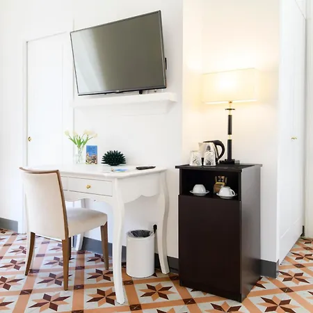 Luxury House Bed & Breakfast 2*