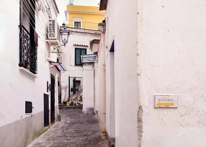 Luxury House Bed & Breakfast 4*